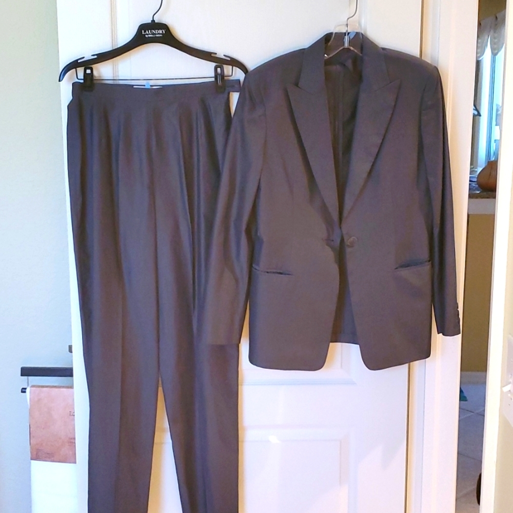 MaxMara Suit, Jacket and Pants, MII. Size 8 in Graphite
